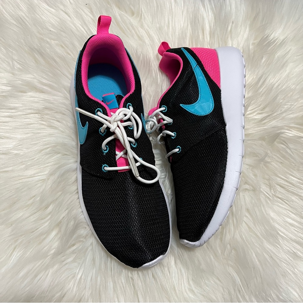 New Nike One Rosche Sneakers 7Y black/neon pink/blue 8.5 Women’s